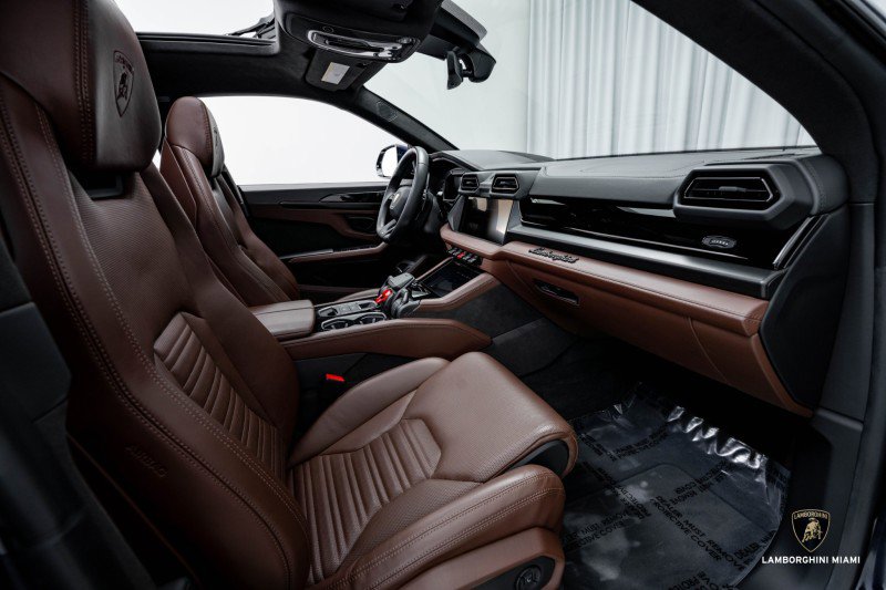 Used 2025 Lamborghini Urus SE image 42