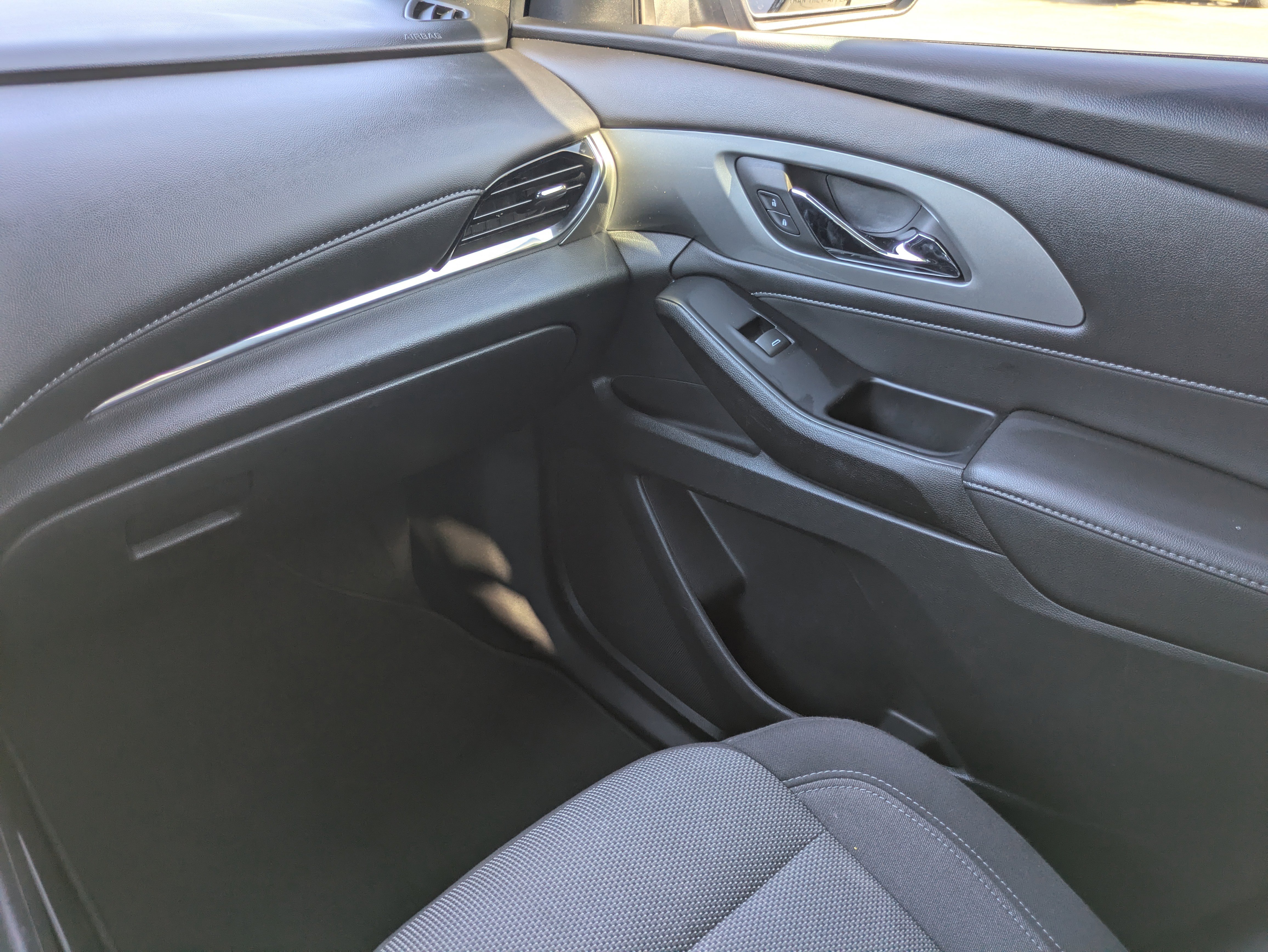 Used 2023 Chevrolet Traverse LT FWD image 13