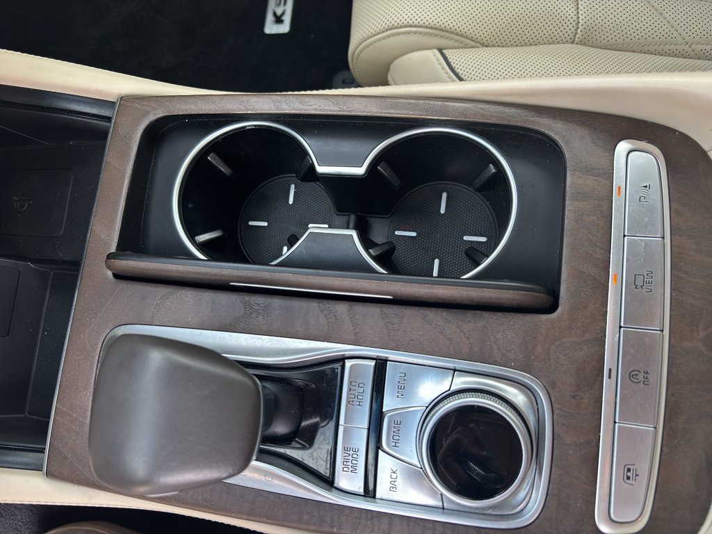 Used 2019 Kia K900 Luxury image 23