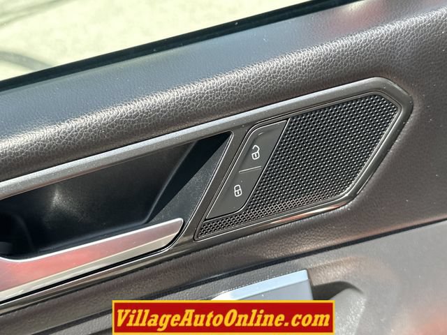 Used 2018 Volkswagen Tiguan SEL AWD/4WD image 10