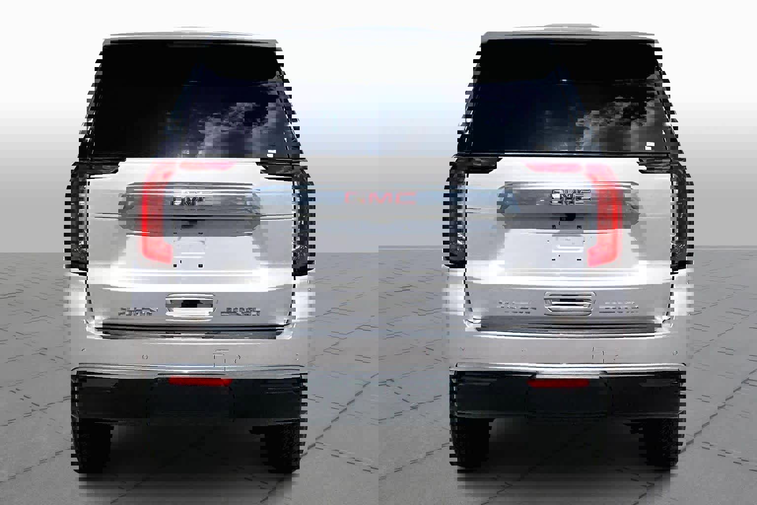 Used 2024 GMC Yukon Denali w/ Advanced Technology Package image 5