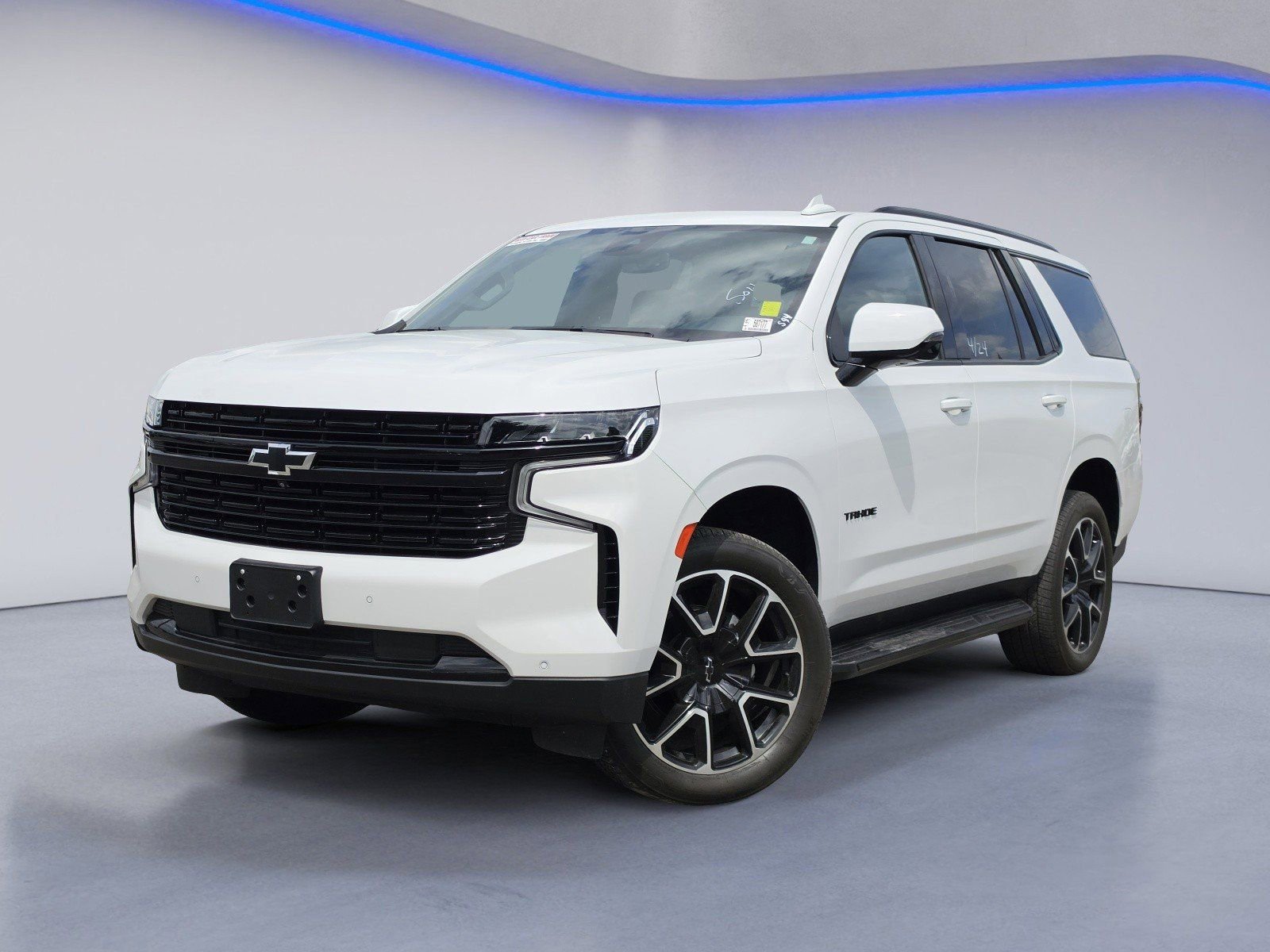 Used 2024 Chevrolet Tahoe RST w/ Luxury Package AWD/4WD image 2