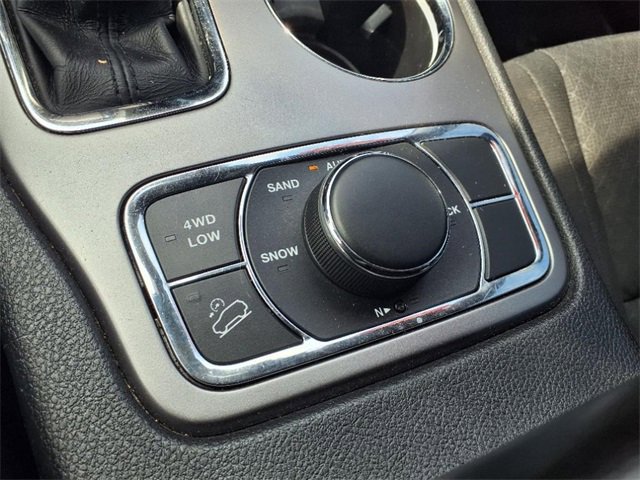 Used 2019 Jeep Grand Cherokee Laredo image 22