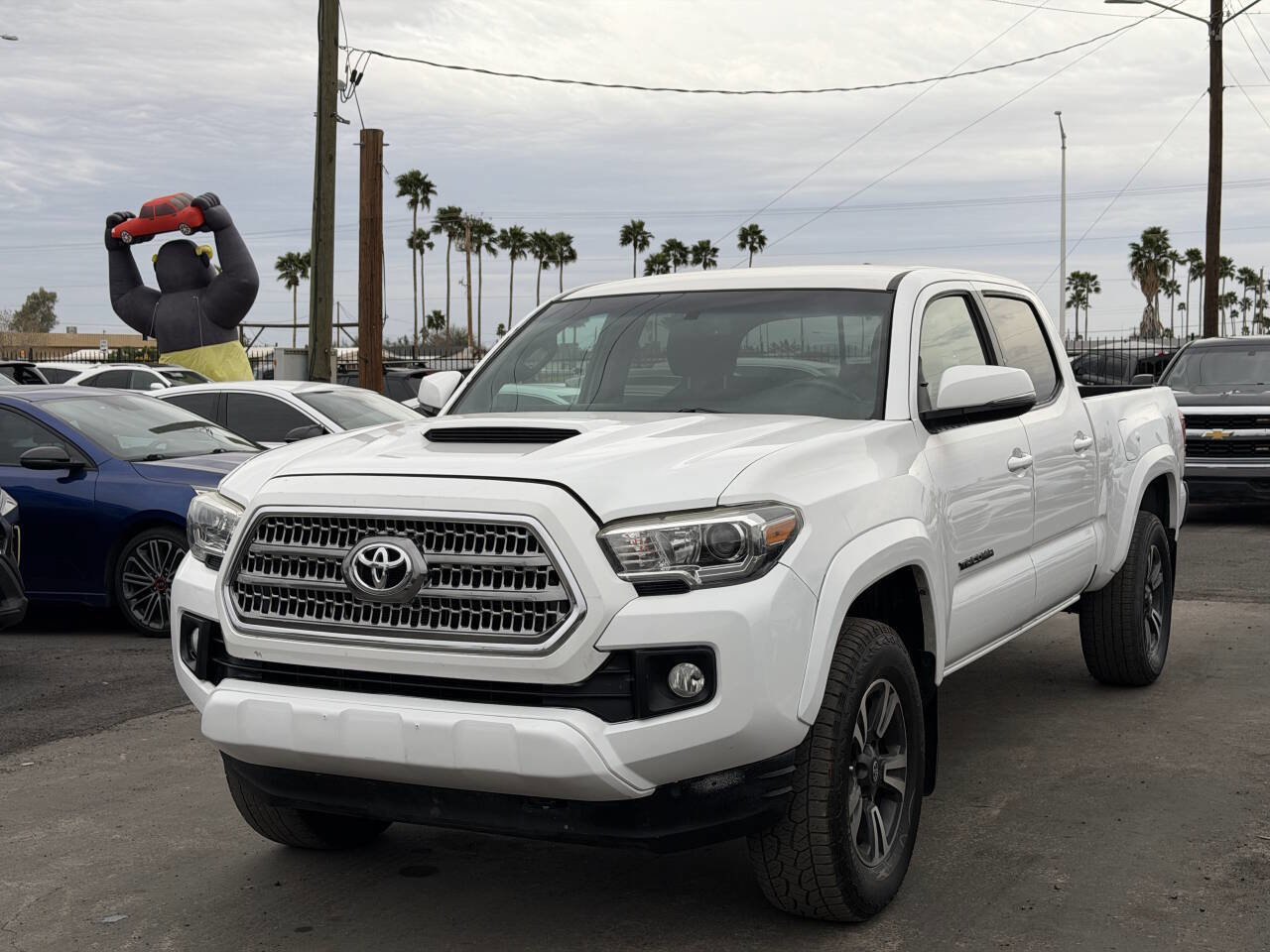 Used 2017 Toyota Tacoma TRD Sport w/ Tow Package image 2