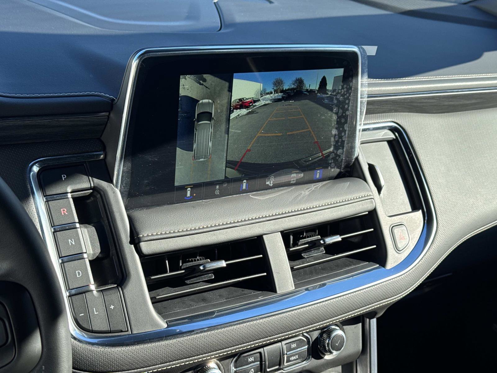 Used 2024 GMC Yukon SLT w/ SLT Luxury Package image 22