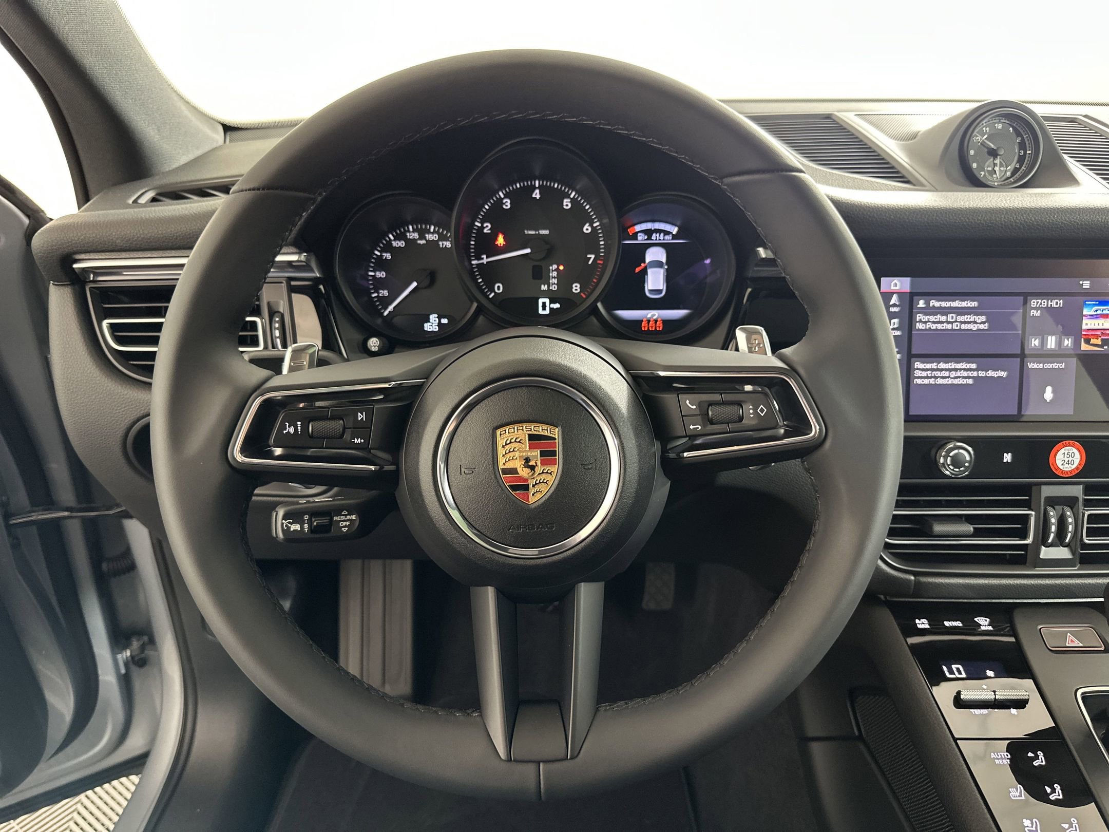 Certified 2025 Porsche Macan image 21