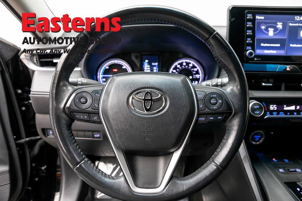 Used 2022 Toyota Venza LE image 10