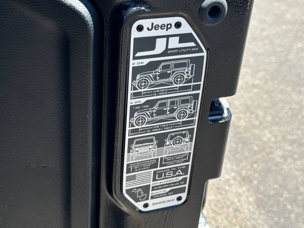 Used 2023 Jeep Wrangler Unlimited Sahara AWD/4WD image 13