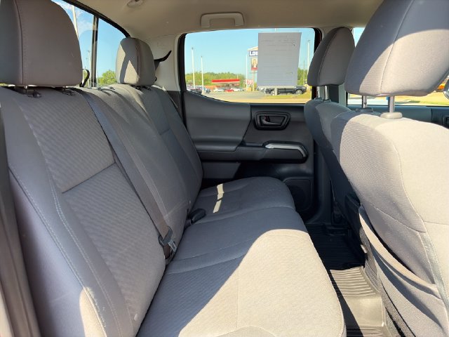 Used 2021 Toyota Tacoma SR5 AWD/4WD image 13