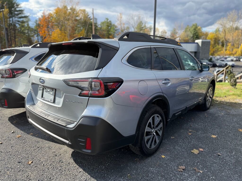 Used 2021 Subaru Outback Premium image 7