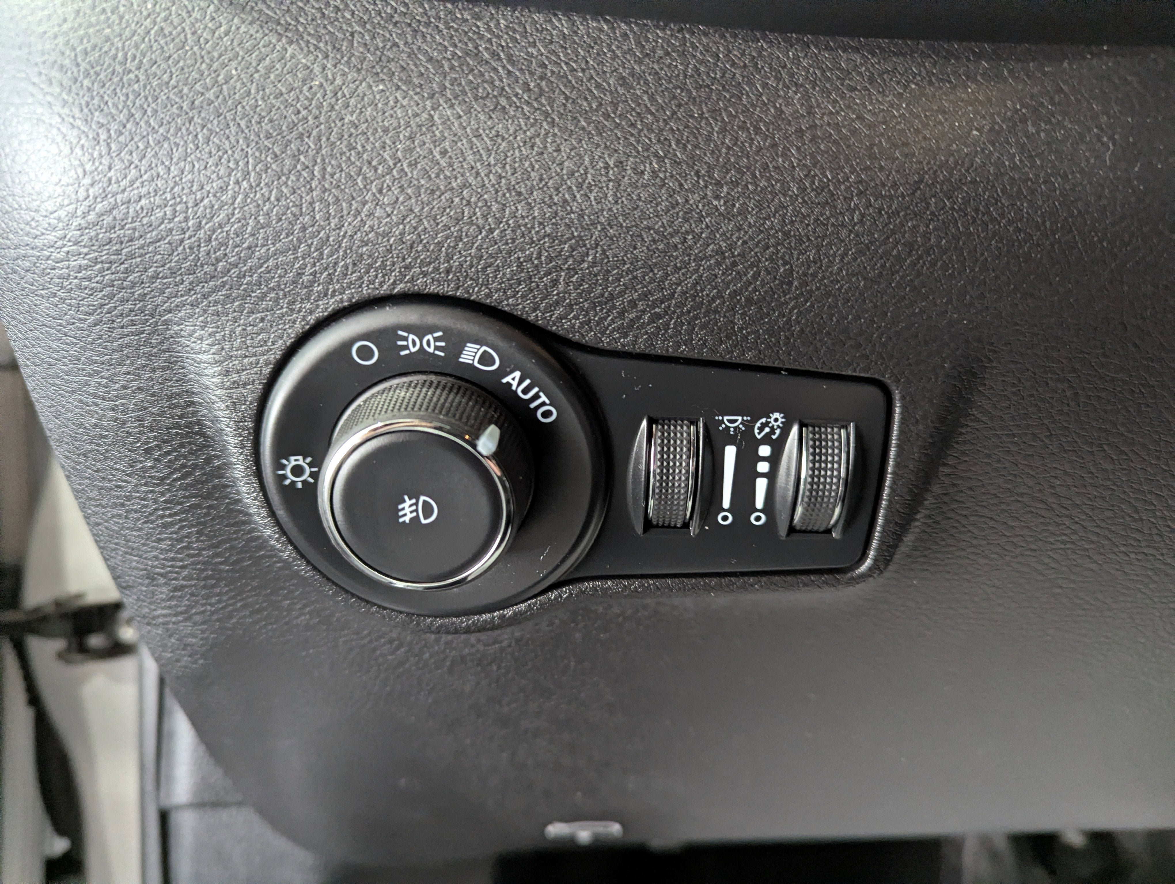 Used 2025 Jeep Compass Limited w/ Elite Group AWD/4WD image 17
