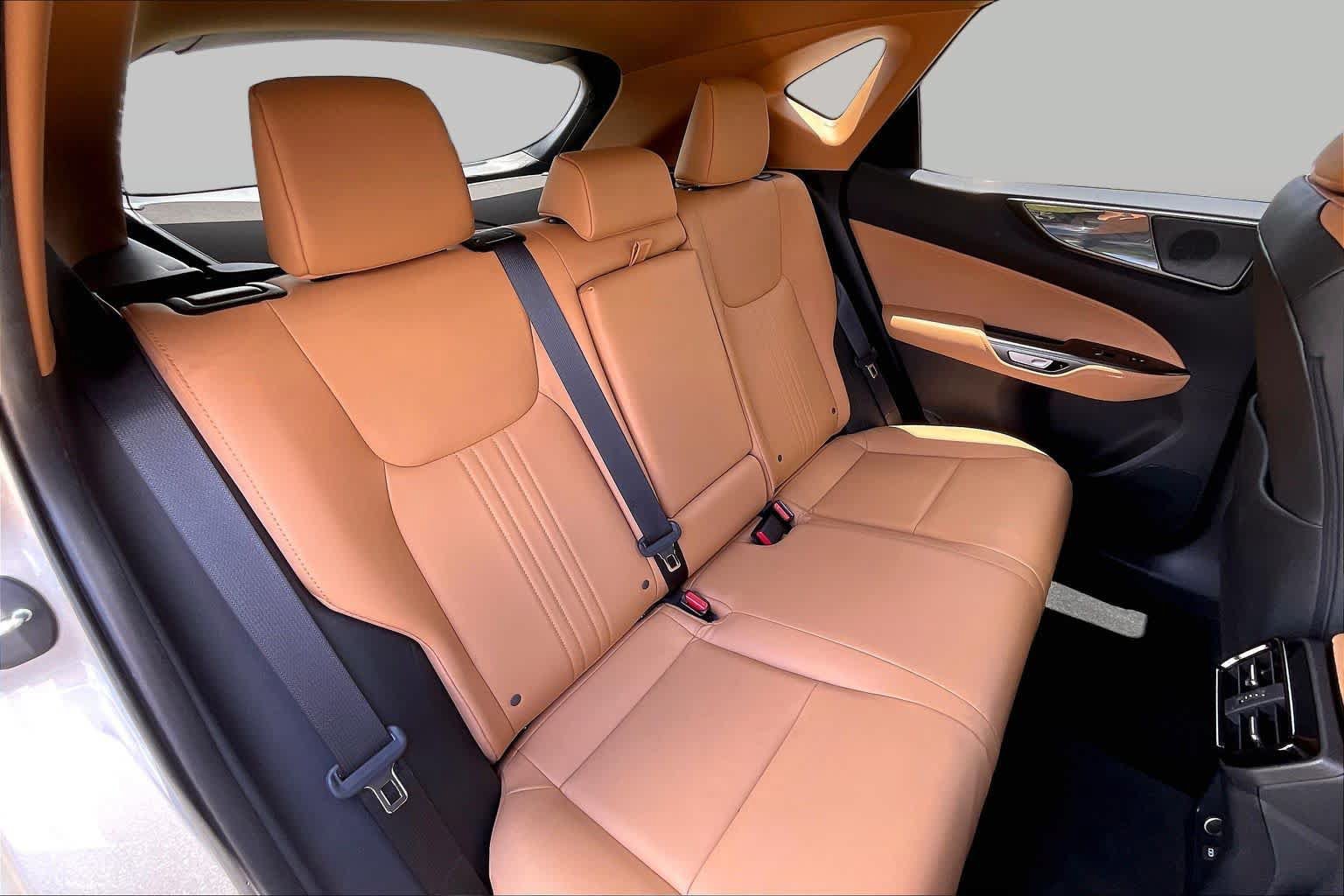 Used 2025 Lexus NX 250 FWD w/ Towing Package (2000 Lbs) image 17