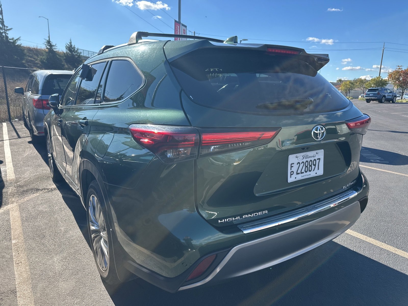 Used 2023 Toyota Highlander Platinum image 3