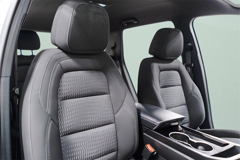 Used 2025 Chevrolet Equinox LT image 36