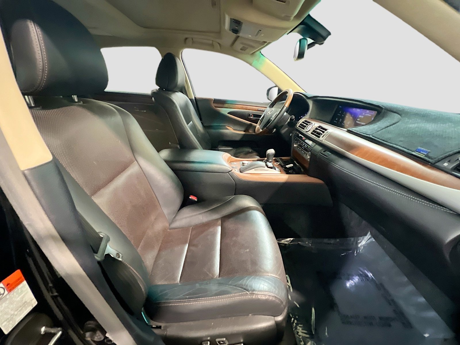 Used 2016 Lexus LS 460 w/ Comfort Package image 22