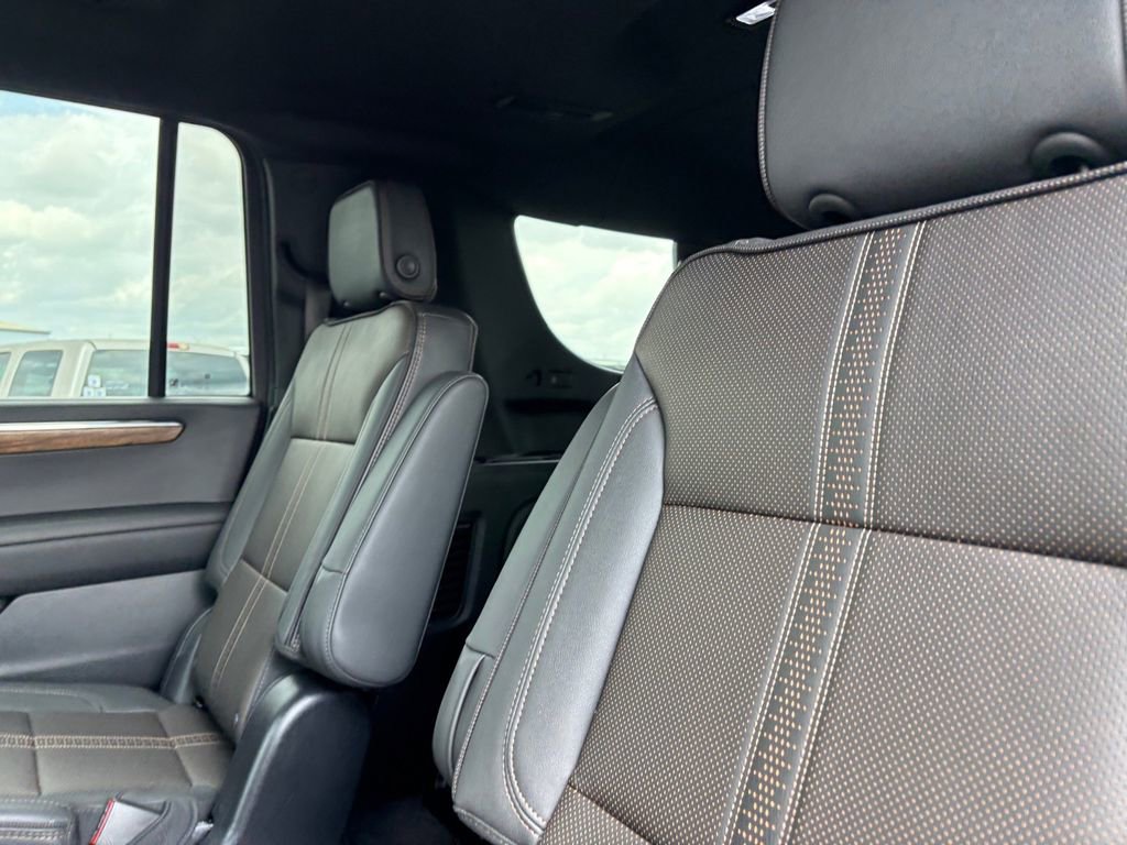 Used 2025 Chevrolet Suburban High Country AWD/4WD image 27