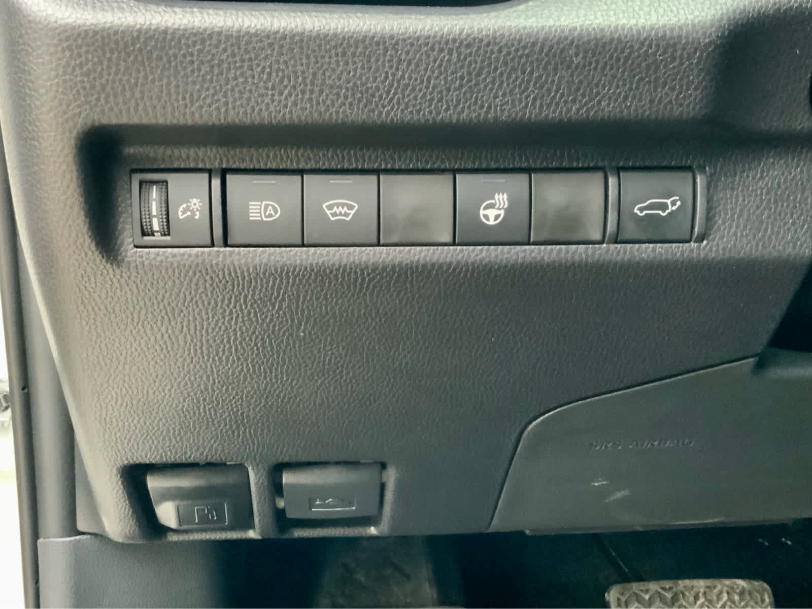 Used 2025 Toyota RAV4 XLE w/ Convenience Package image 48