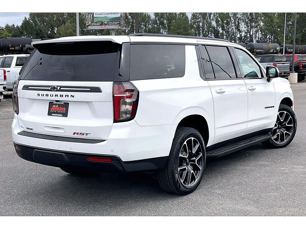 Used 2024 Chevrolet Suburban RST w/ Luxury Package AWD/4WD image 15