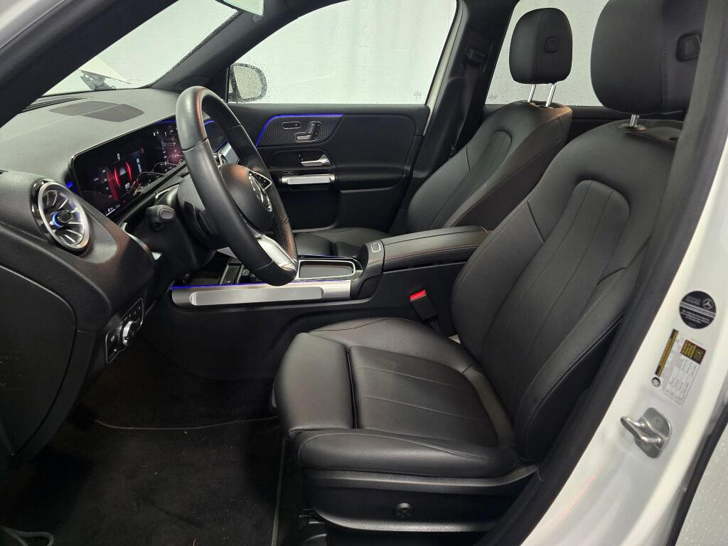 Used 2025 Mercedes-Benz GLB 250 4MATIC image 13