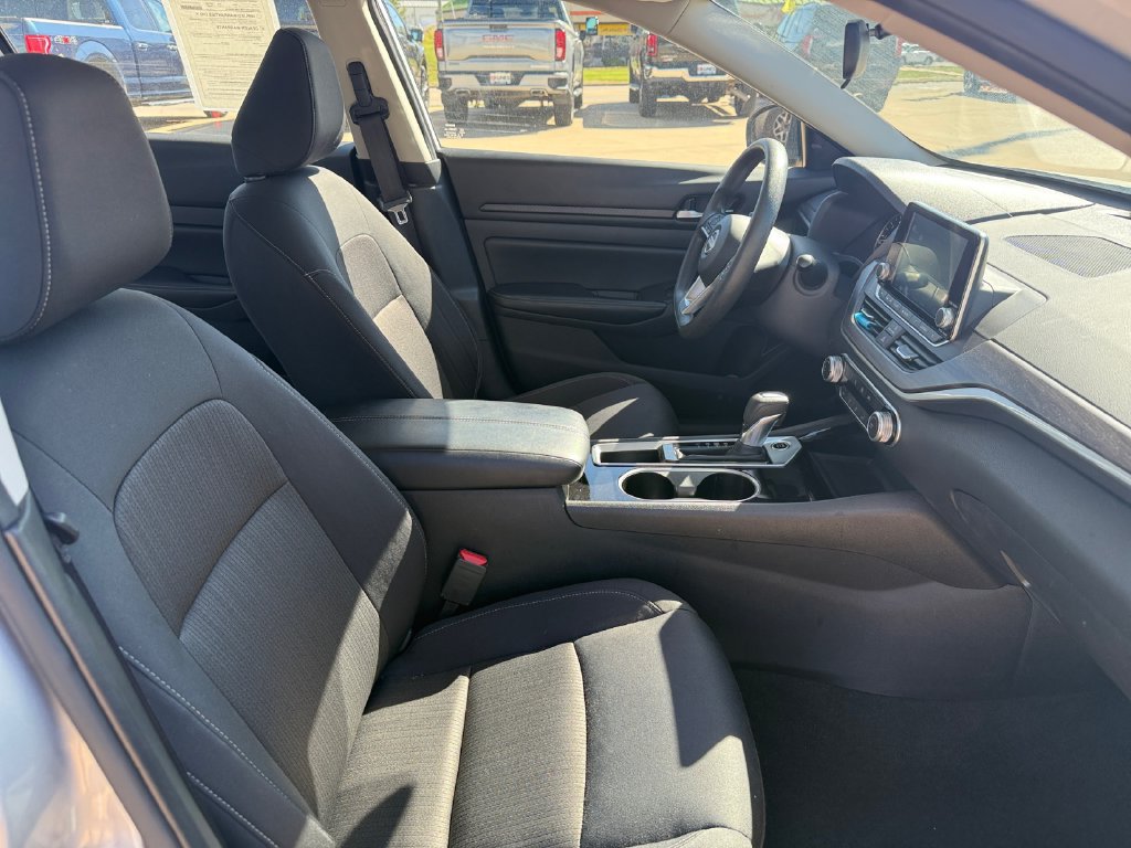Used 2024 Nissan Altima 2.5 SV FWD image 26