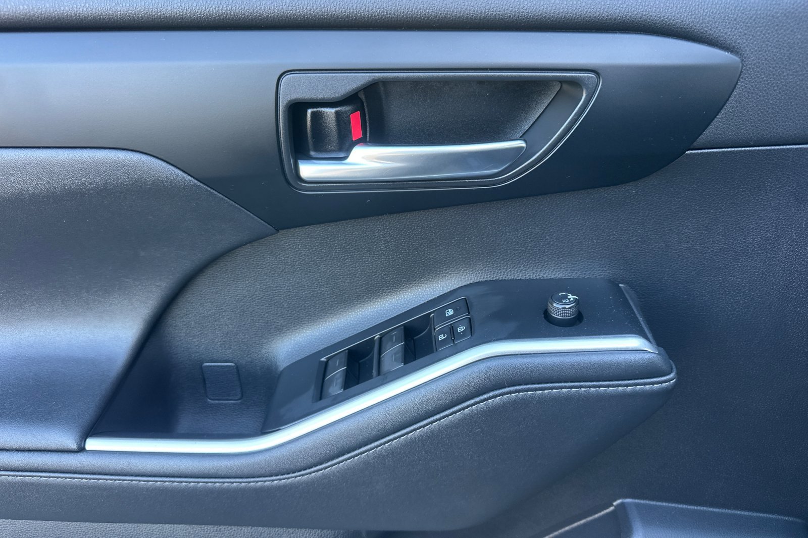 Used 2021 Toyota Highlander XLE image 11