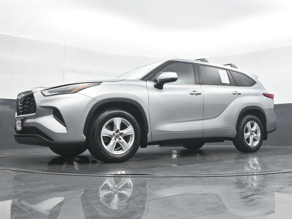 Used 2022 Toyota Highlander L AWD/4WD image 28
