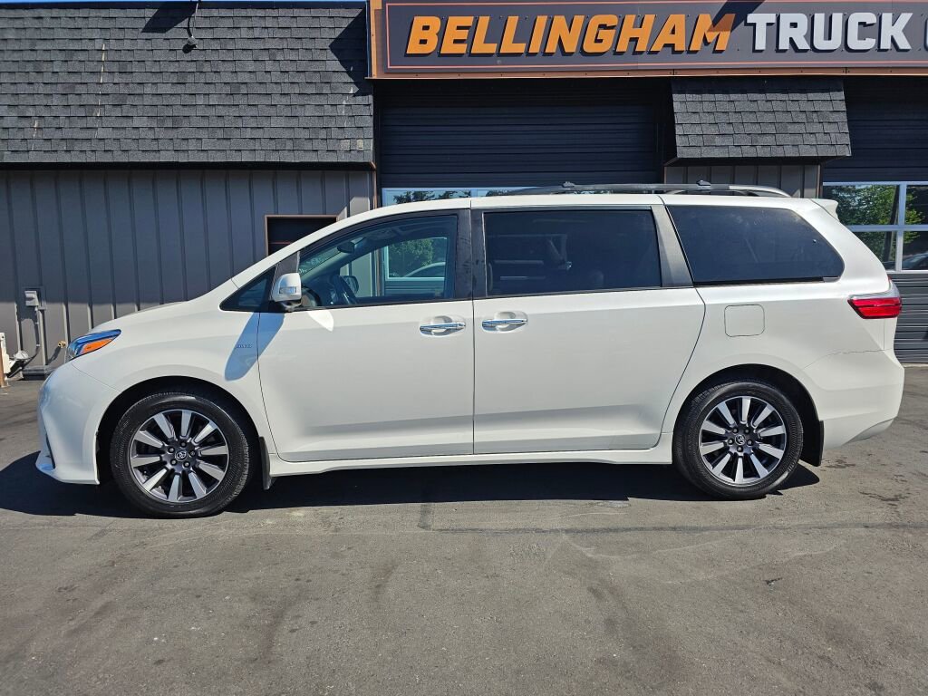 Used 2018 Toyota Sienna Limited AWD/4WD image 2