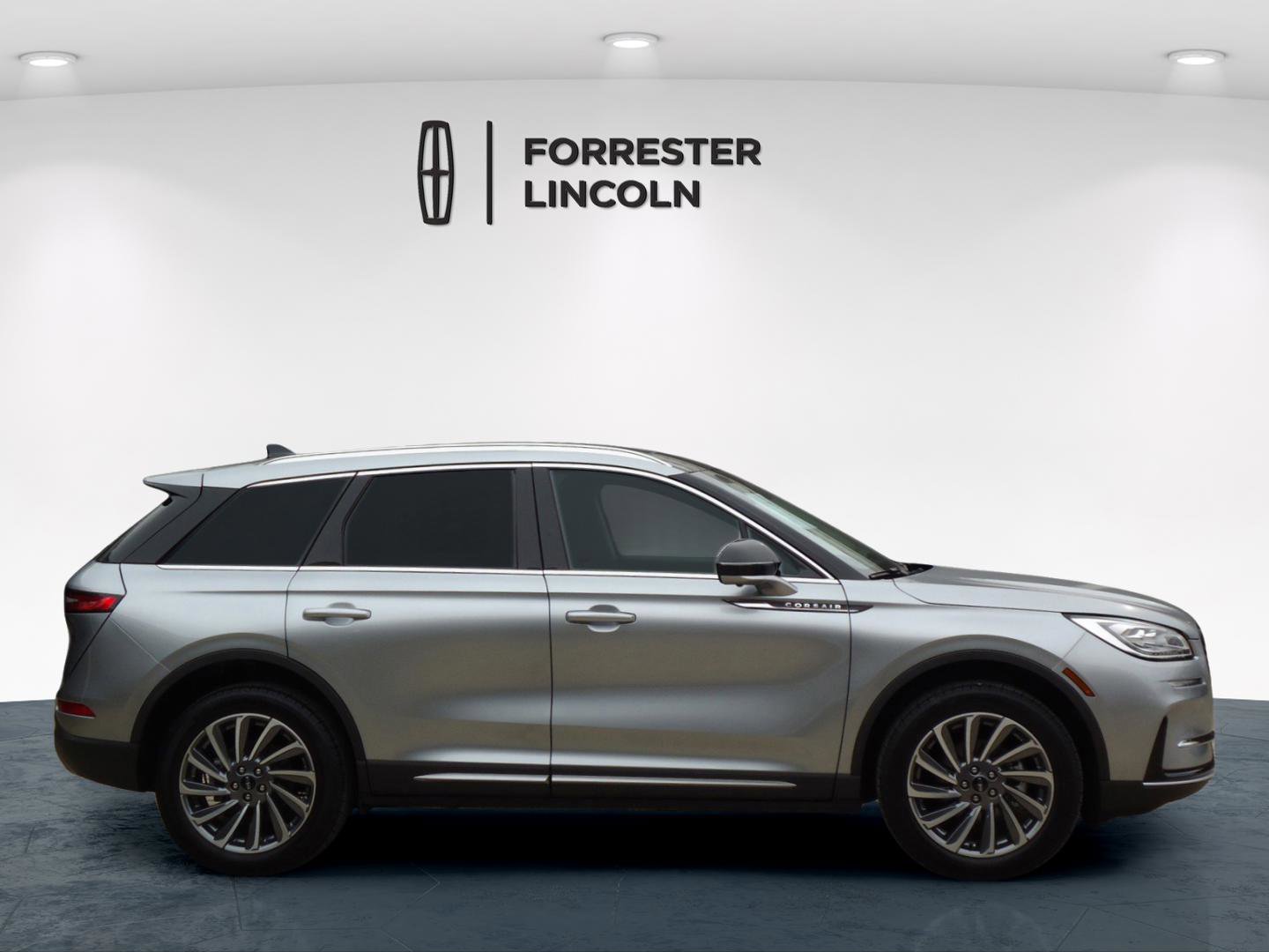 Used 2024 Lincoln Corsair Reserve w/ Equipment Group 201A AWD/4WD image 2