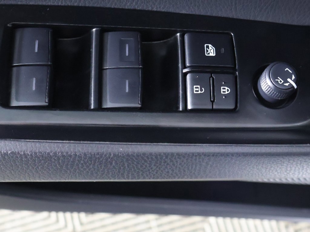 Used 2025 Toyota Camry SE image 33