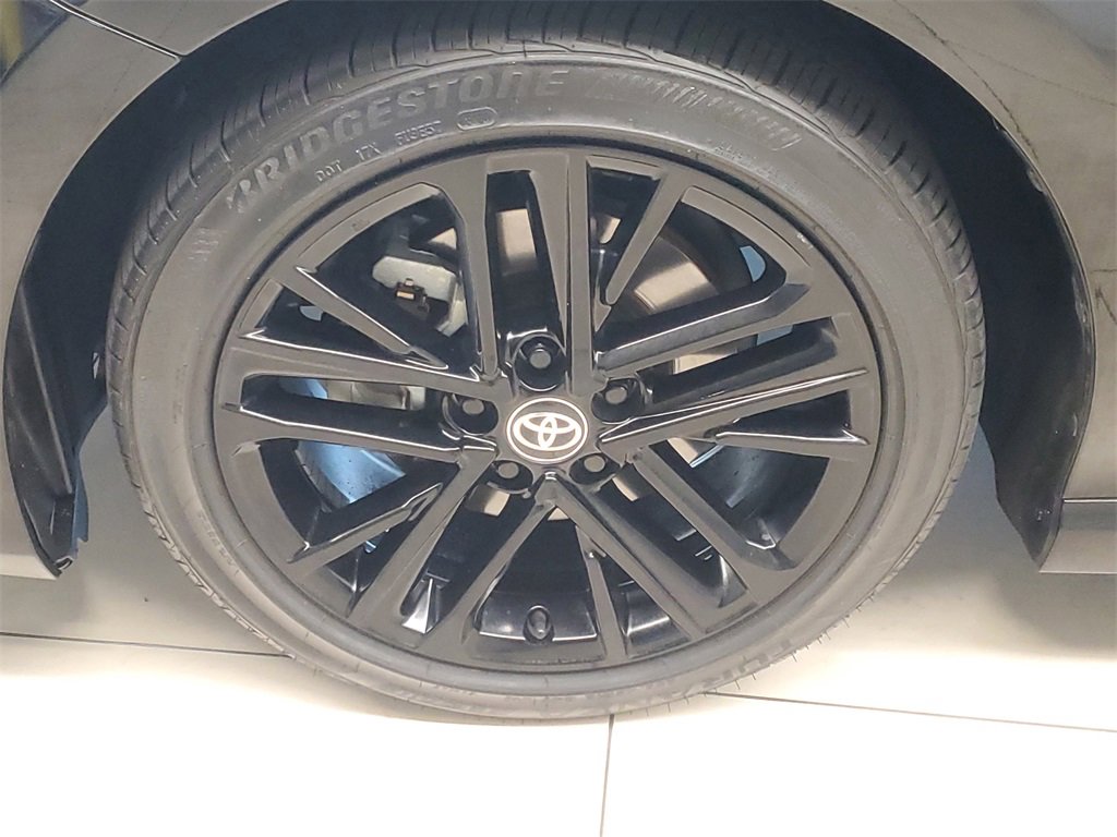 Used 2025 Toyota Camry SE w/ Convenience Package image 4