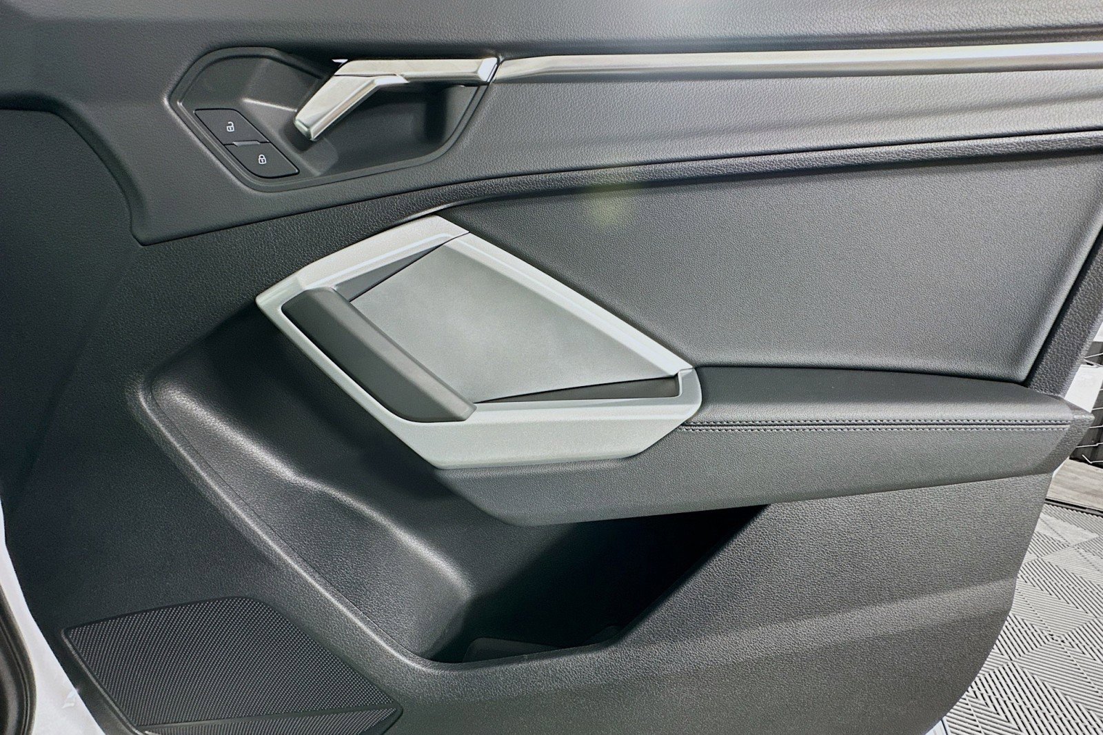 Used 2025 Audi Q3 2.0T Premium w/ Convenience Package image 23