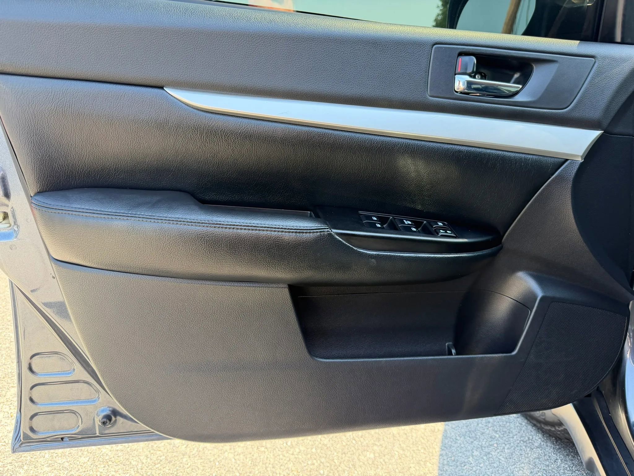 Used 2013 Subaru Outback 2.5i Premium AWD/4WD image 11