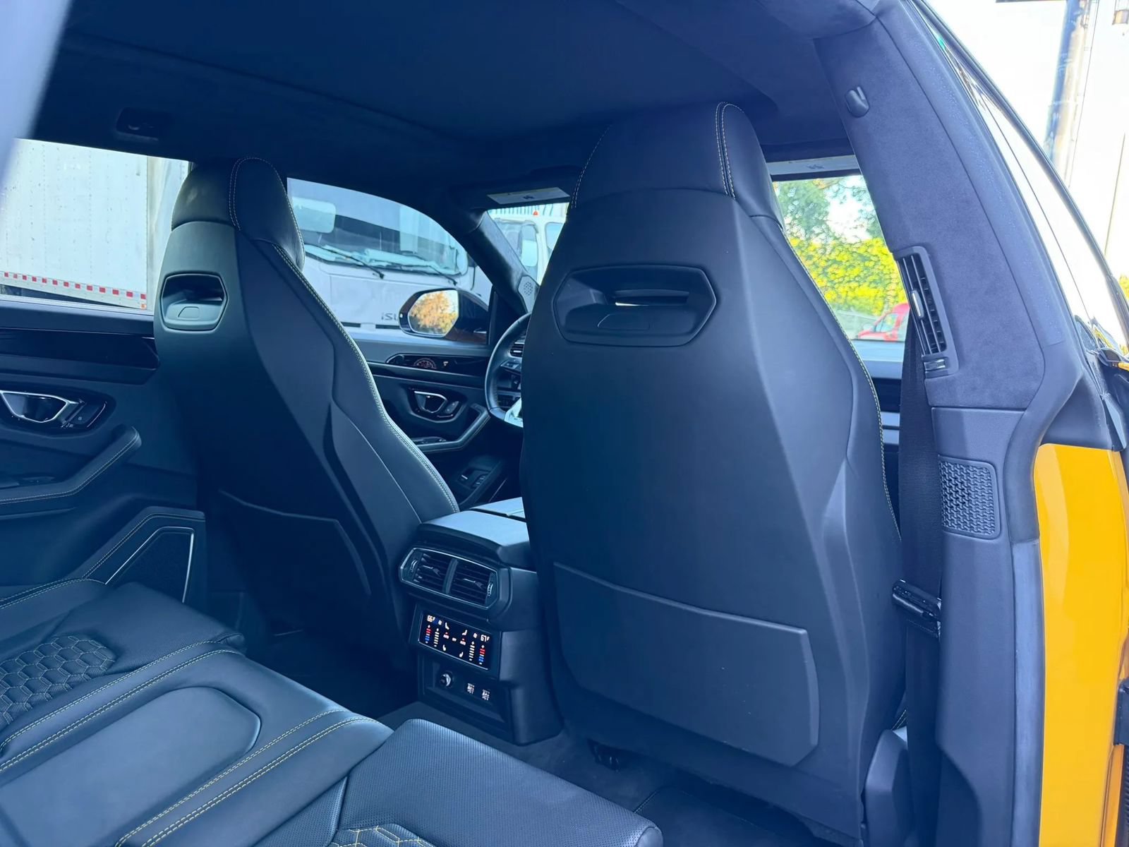 Used 2021 Lamborghini Urus AWD/4WD image 35