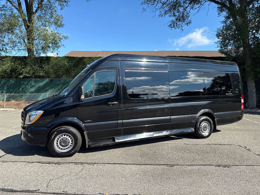Used 2017 Mercedes-Benz Sprinter 2500 image 3