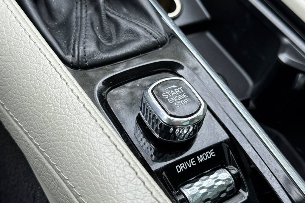 Used 2018 Volvo XC90 T5 Momentum w/ Convenience Package image 23