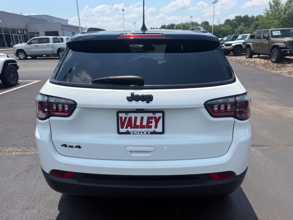 Used 2022 Jeep Compass Latitude AWD/4WD image 5