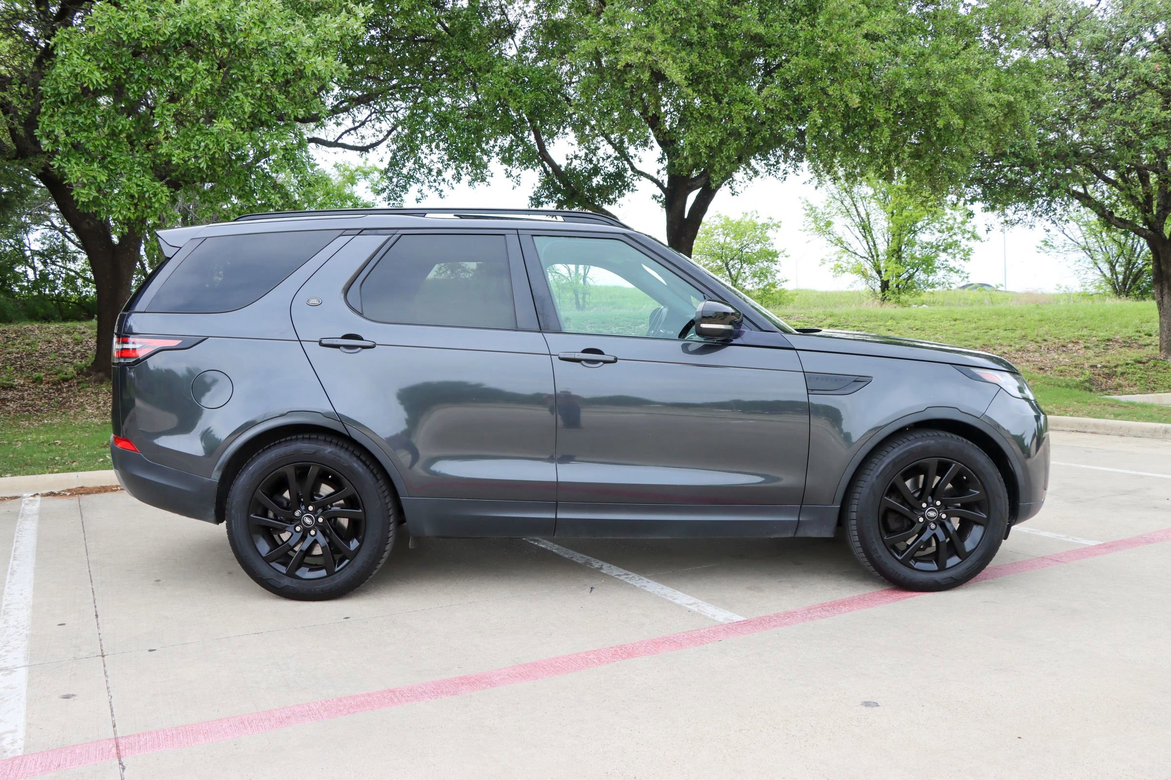 Used 2017 Land Rover Discovery HSE AWD/4WD image 8