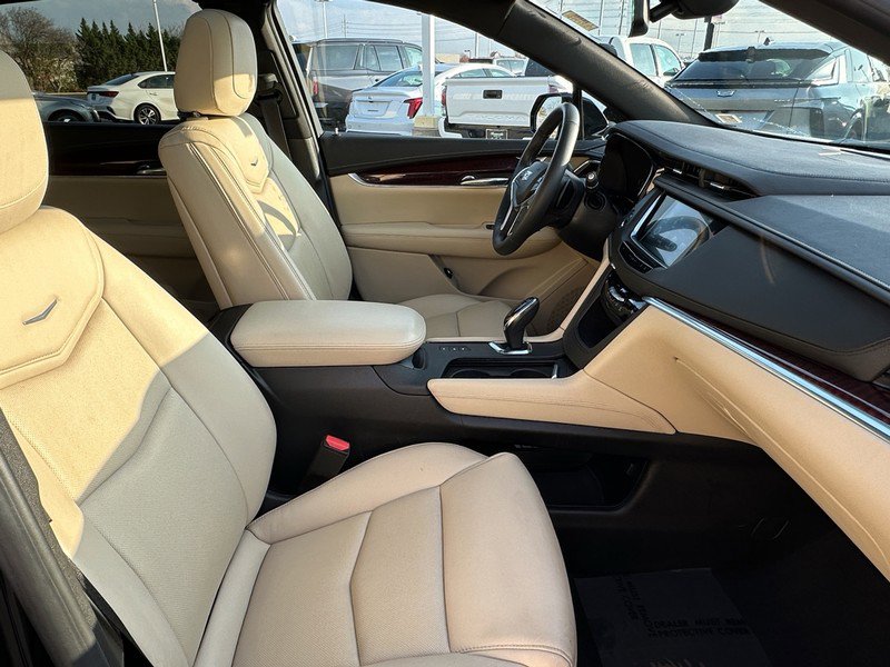 Used 2018 Cadillac XT5 Premium Luxury w/ Driver Assist Package image 18