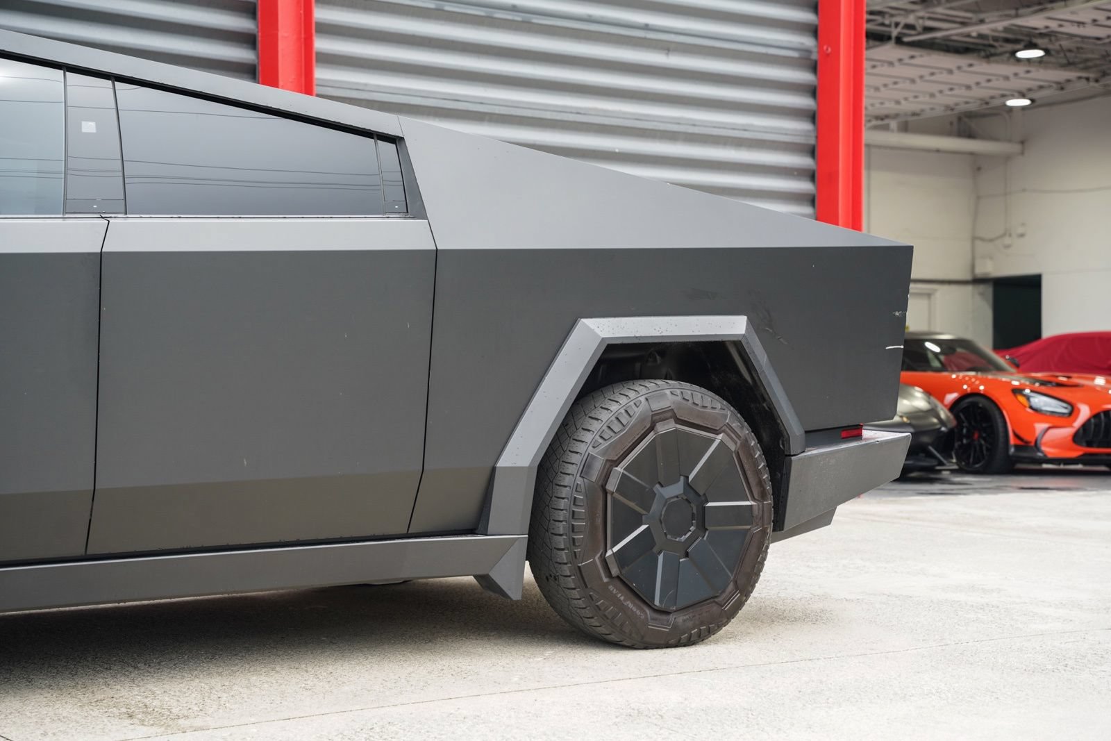 Used 2024 Tesla Cybertruck AWD Crew Cab image 9