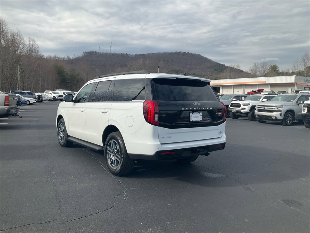 New 2026 Ford Expedition Active image 7