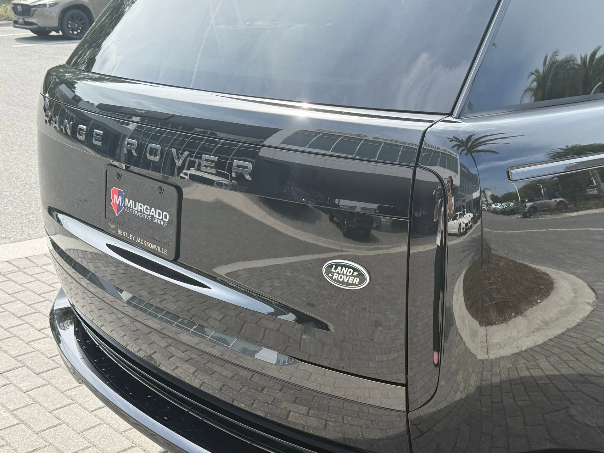 Used 2023 Land Rover Range Rover Long Wheelbase Autobiography image 11