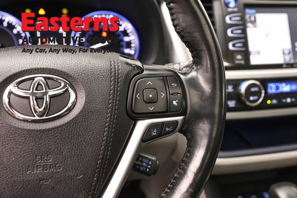 Used 2017 Toyota Highlander Limited Platinum AWD/4WD image 16
