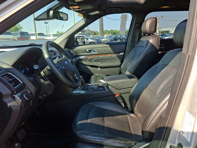 Used 2017 Ford Explorer Limited w/ Equipment Group 301A FWD image 13