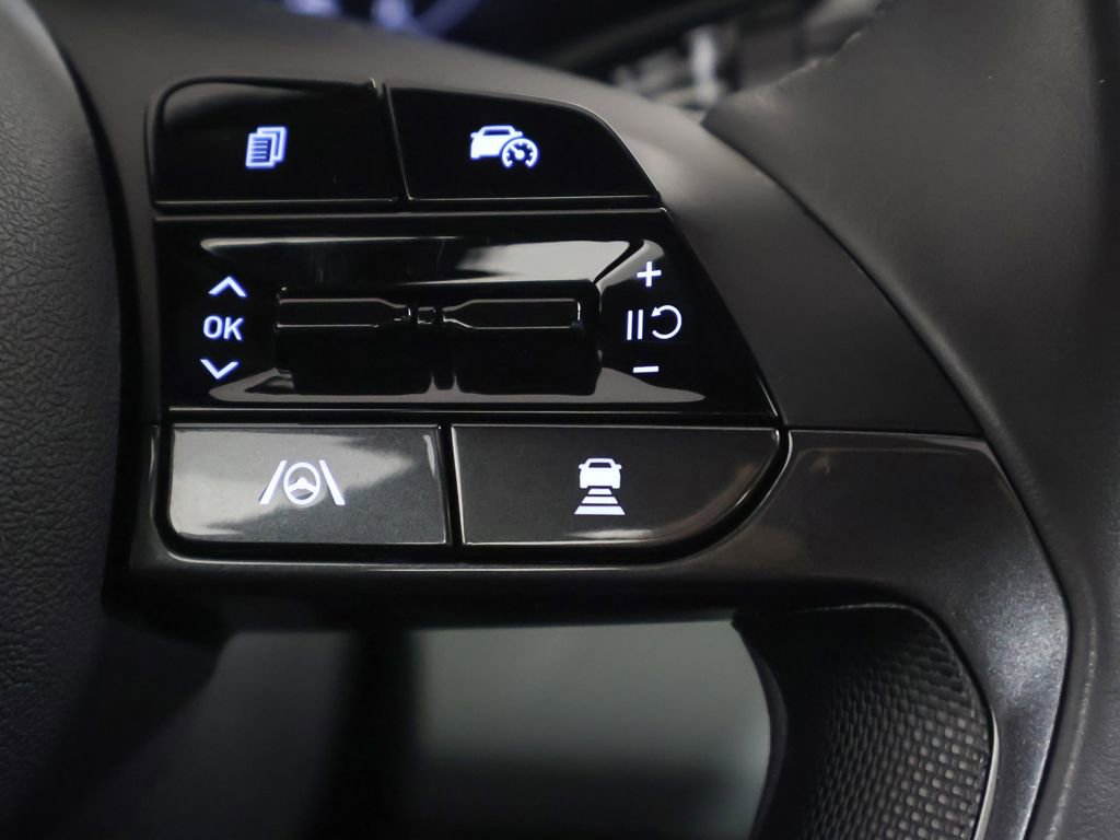 Certified 2025 Hyundai Elantra Limited image 41