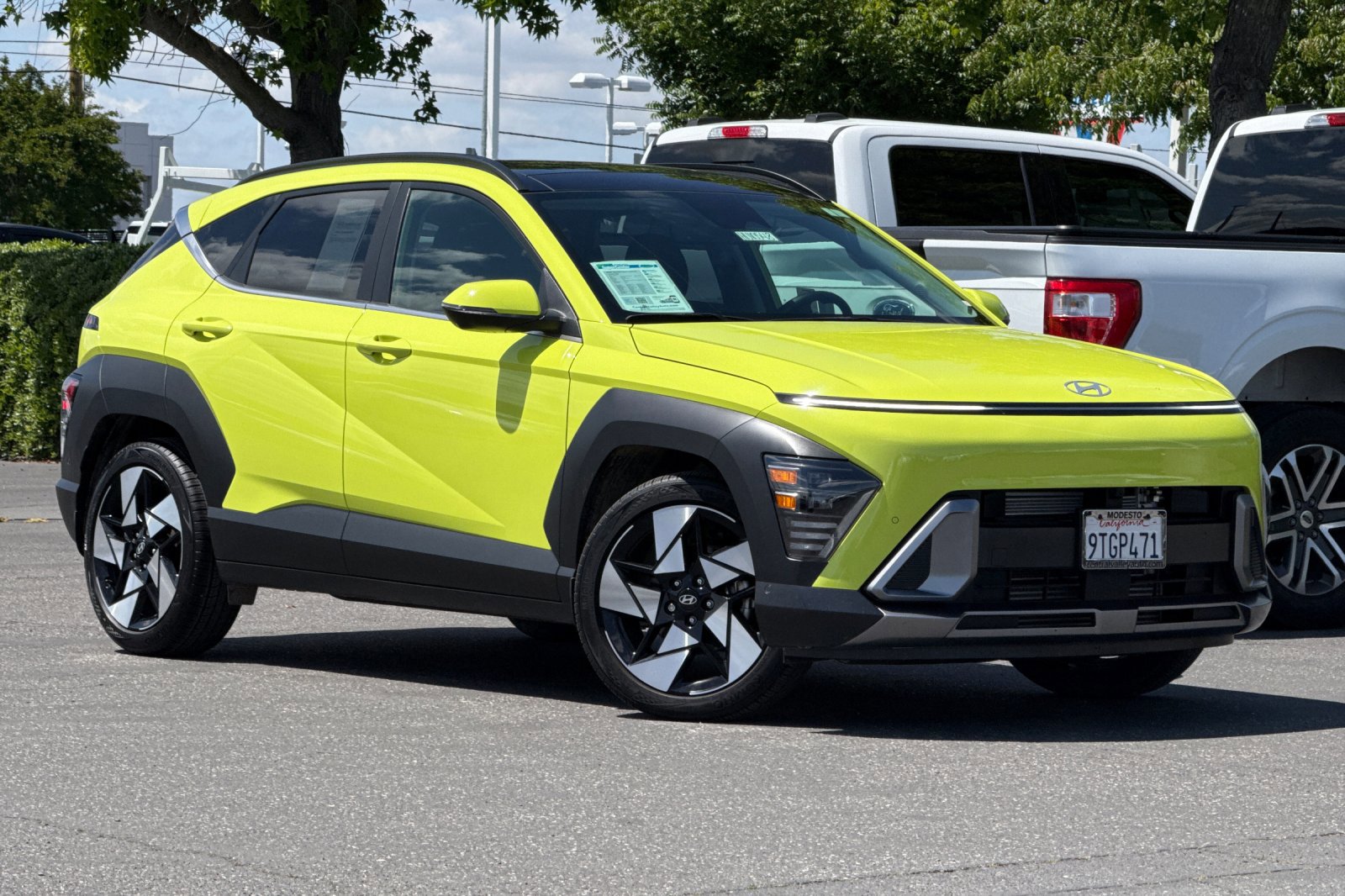 Used 2025 Hyundai Kona Limited FWD image 2