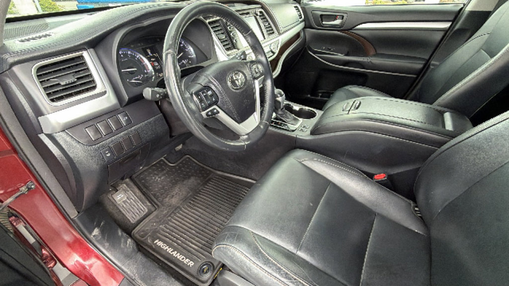 Used 2014 Toyota Highlander XLE AWD/4WD image 10