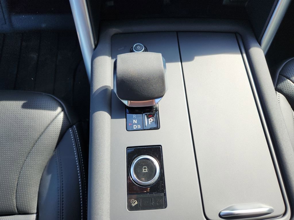 New 2026 Land Rover Discovery Limited Edition AWD/4WD image 16