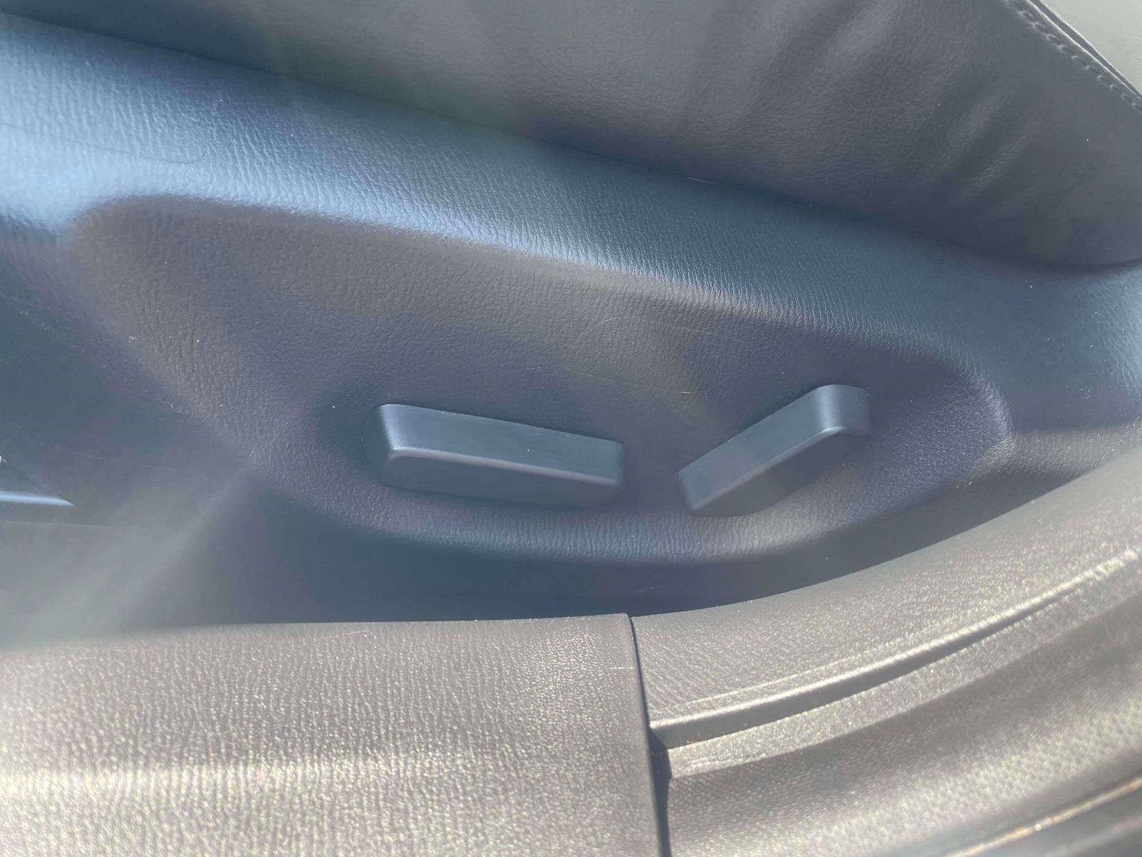 Used 2018 MAZDA MAZDA3 Touring FWD image 12