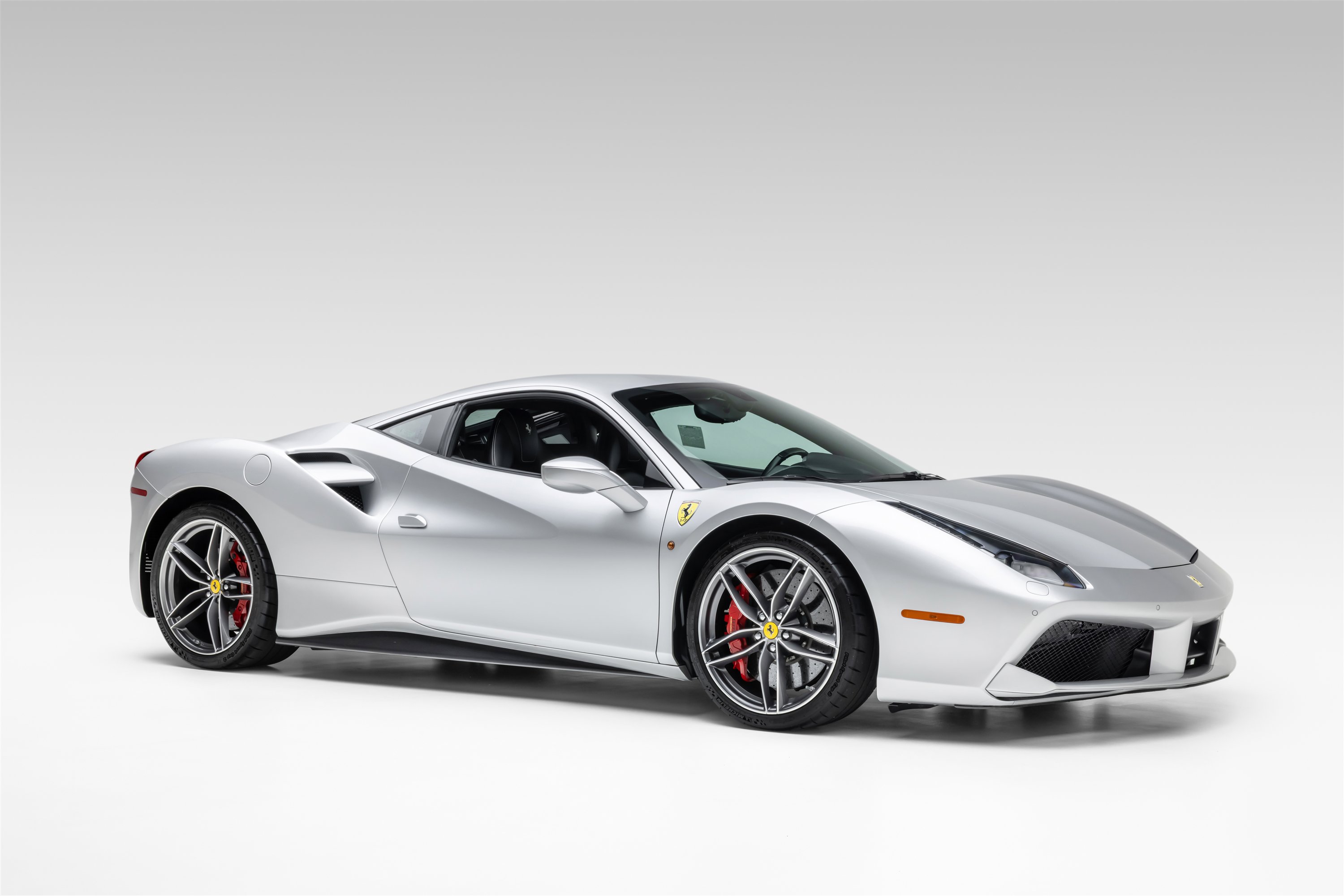 Certified 2018 Ferrari 488 GTB RWD image 12