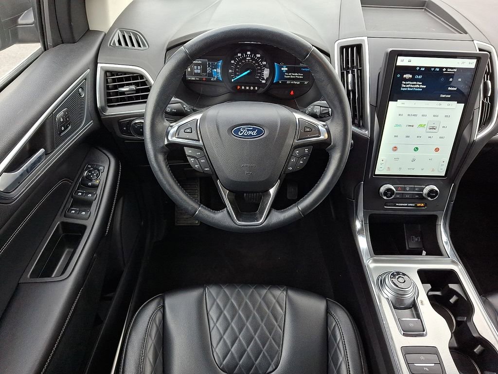 Used 2024 Ford Edge Titanium image 2